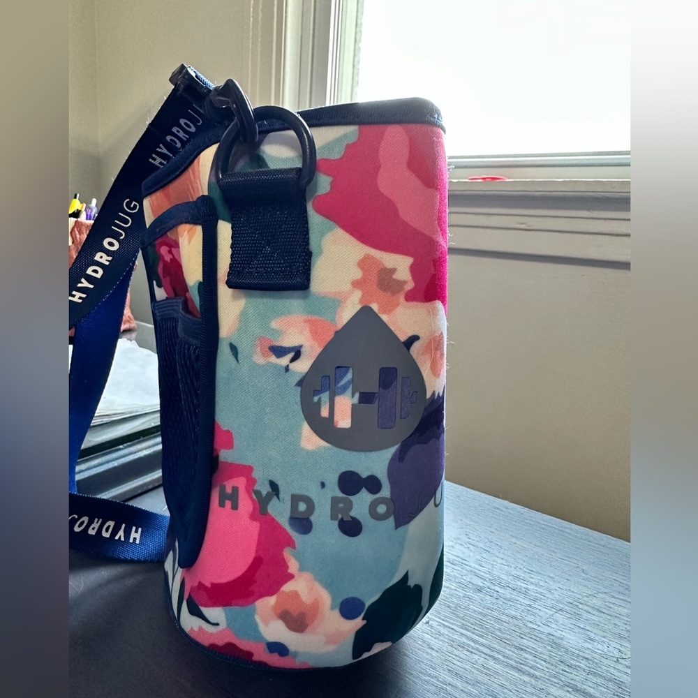 Hydrojug Floral sleeve